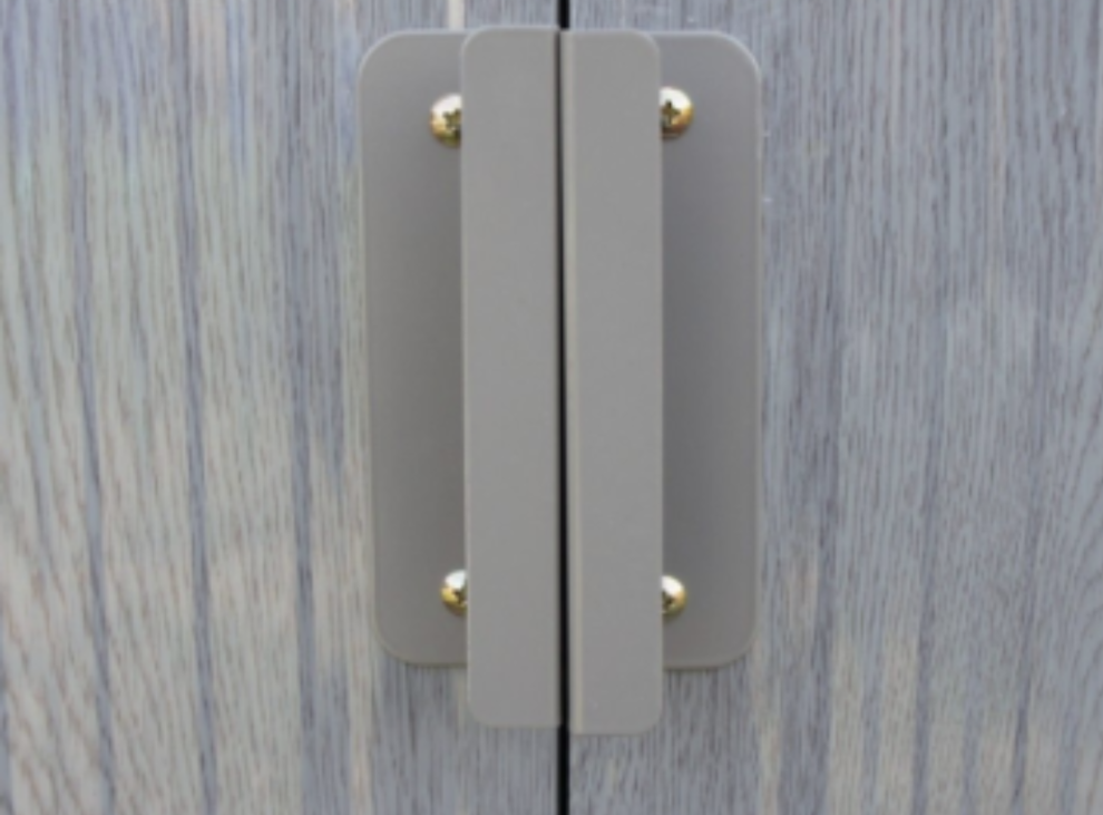 Capture-decran-2025-08-04-a-23.44.50-990x731-1.png Abri extérieur en métal imitation bois – Robuste et sans entretien – Image 4