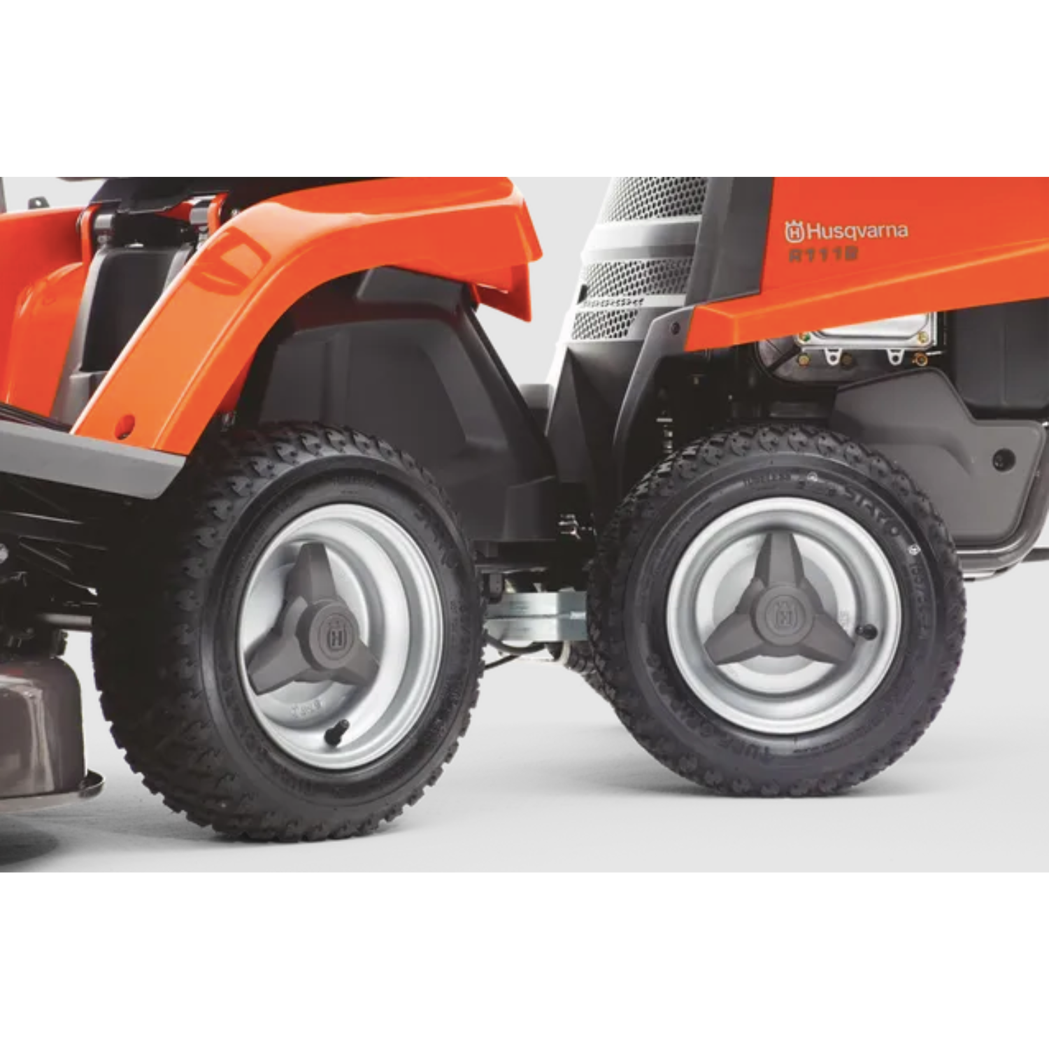 imgi_69_2-167.png Tondeuse autoportée Husqvarna R112C Rider neuve – Compacte et maniable – Destockage – Image 11