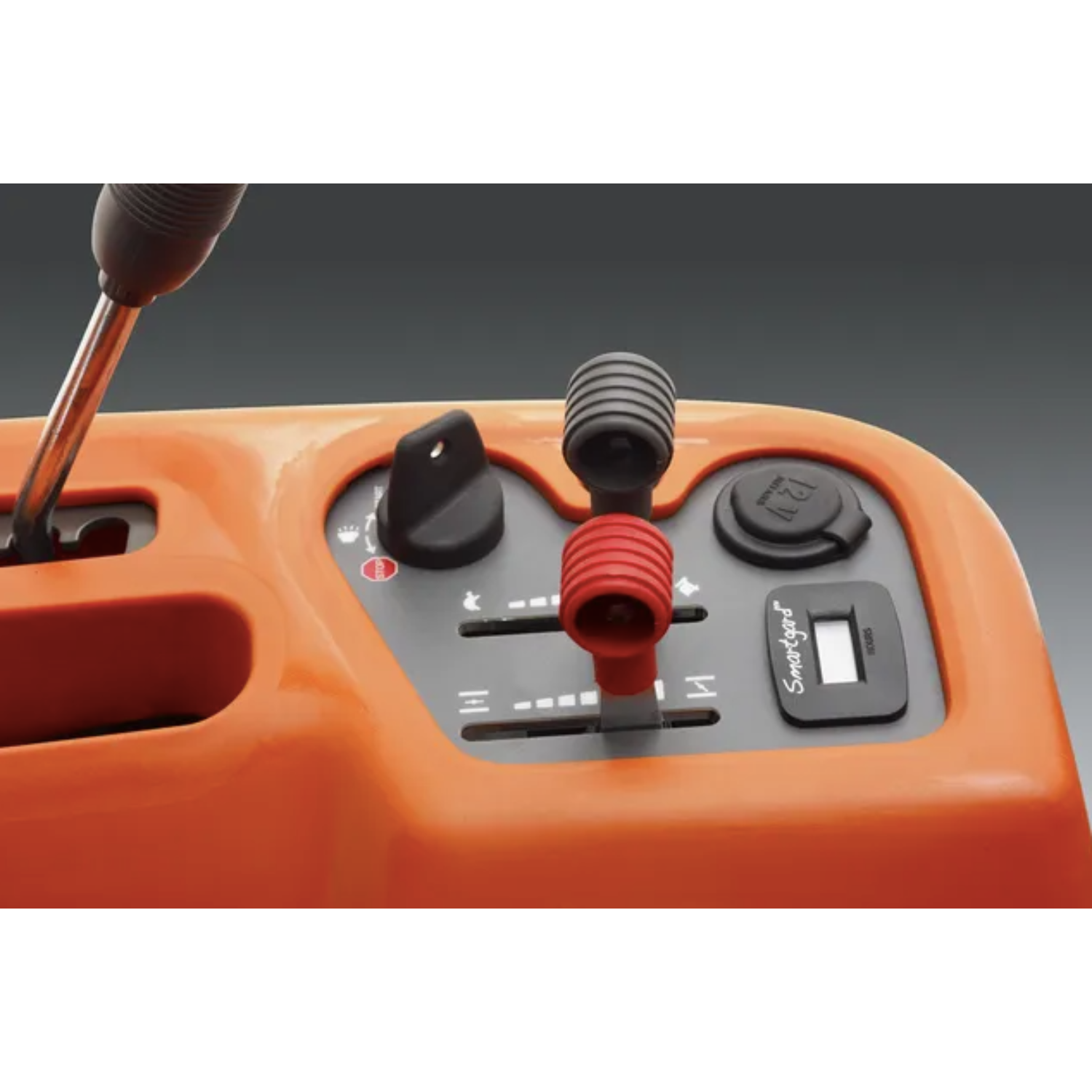 imgi_70_4-144.png Tondeuse autoportée Husqvarna R112C Rider neuve – Compacte et maniable – Destockage – Image 6