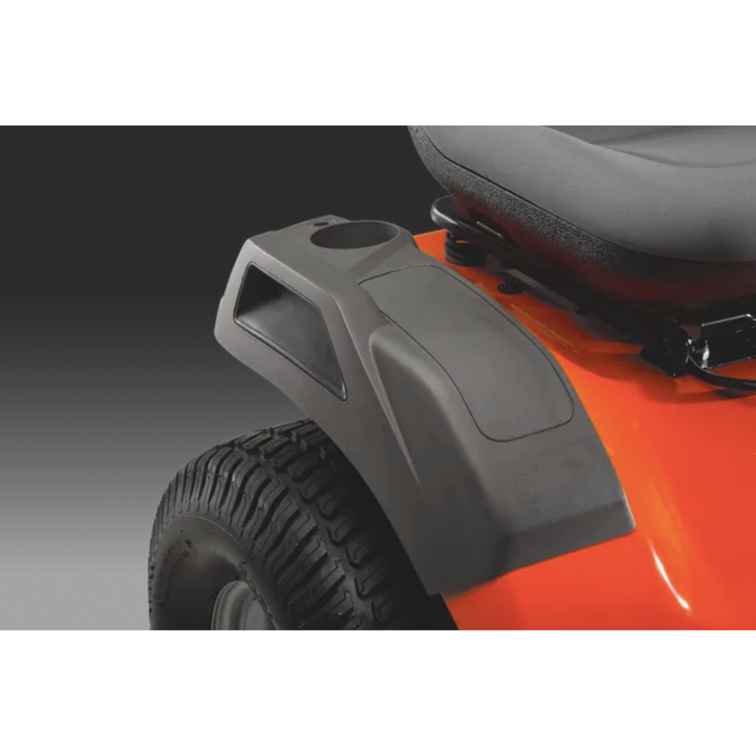 imgi_73_6-98.png Tondeuse autoportée Husqvarna R112C Rider neuve – Compacte et maniable – Destockage – Image 3